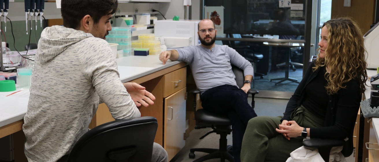 Lab members having a discussion in the Ankrum lab